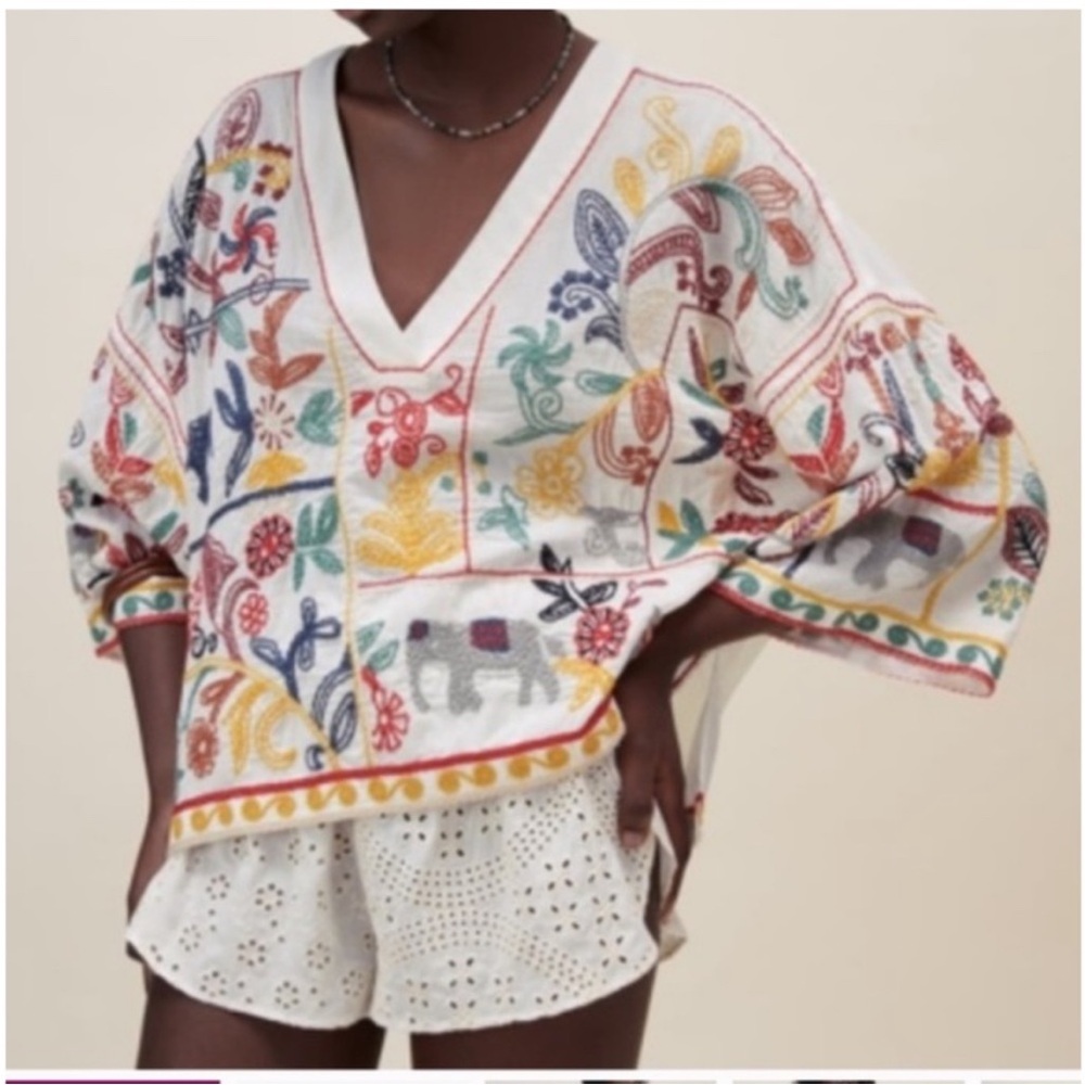 Zara top size small but fits size large